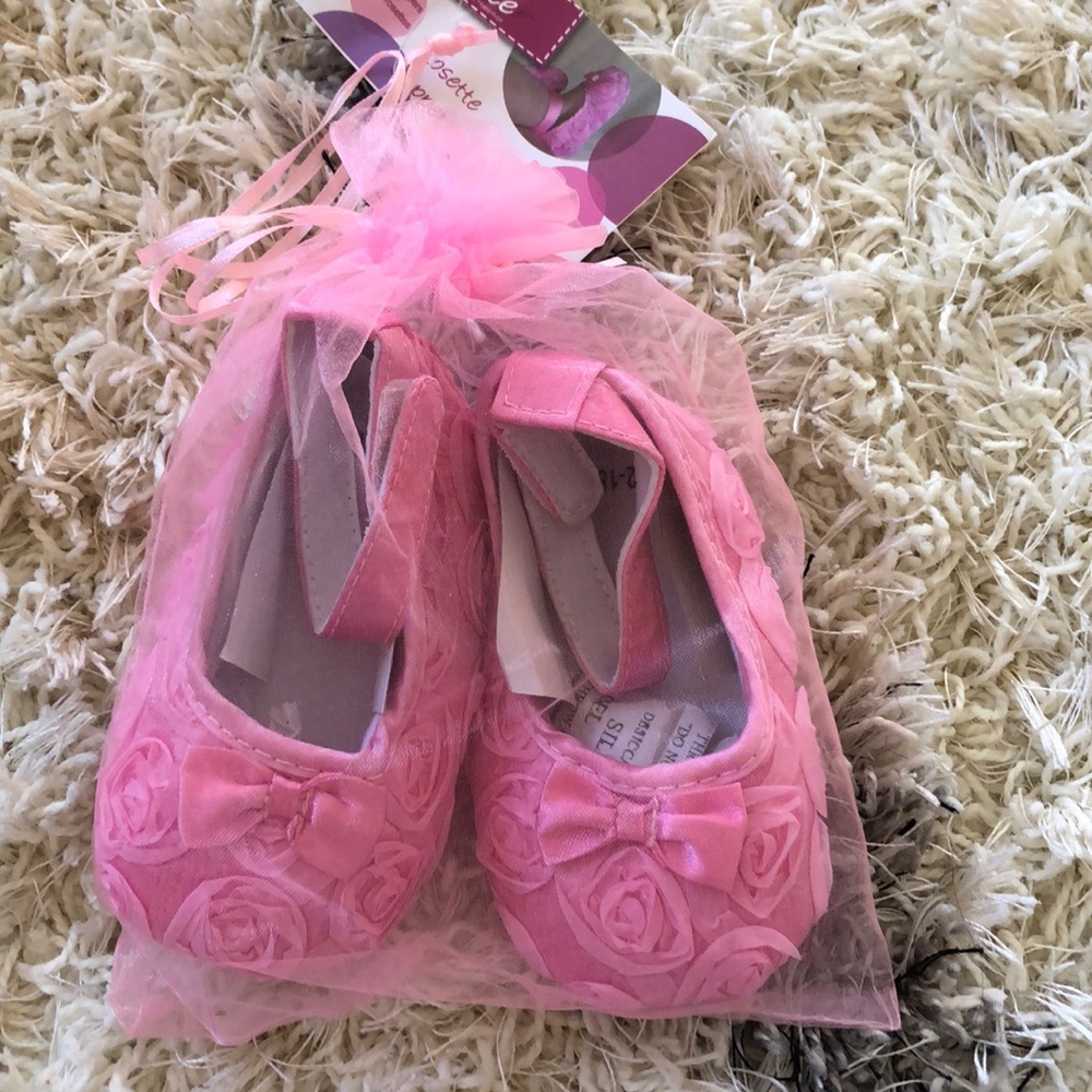 🌵Baby Girls SZ 12-18 Months Pink Rosette Slippers